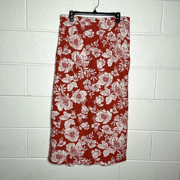 Old Navy Dresses & Skirts - < Old Navy Red & White Floral Linen Blend Skirt >